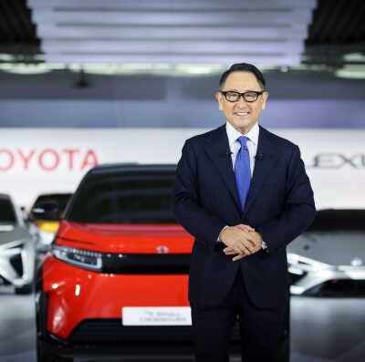 Toyota presenterar sin plan för elbilar