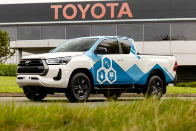 Toyota presenterar första prototypen av vätgasdriven Hilux med bränslecellsteknologi