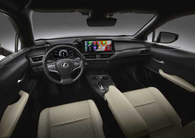 Lexus kompakta SUV UX 300e får 40 % utökad räckvidd